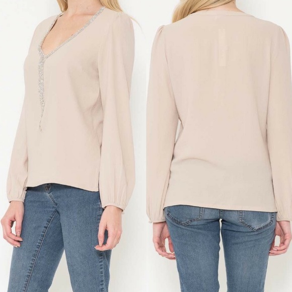 🎉🎉HP🎉🎉👉SALE👈Beaded Neckline Blouse - Picture 3 of 4